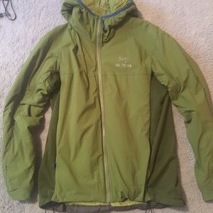 Arc’teryx Atom synthetic puffy - men’s green Large